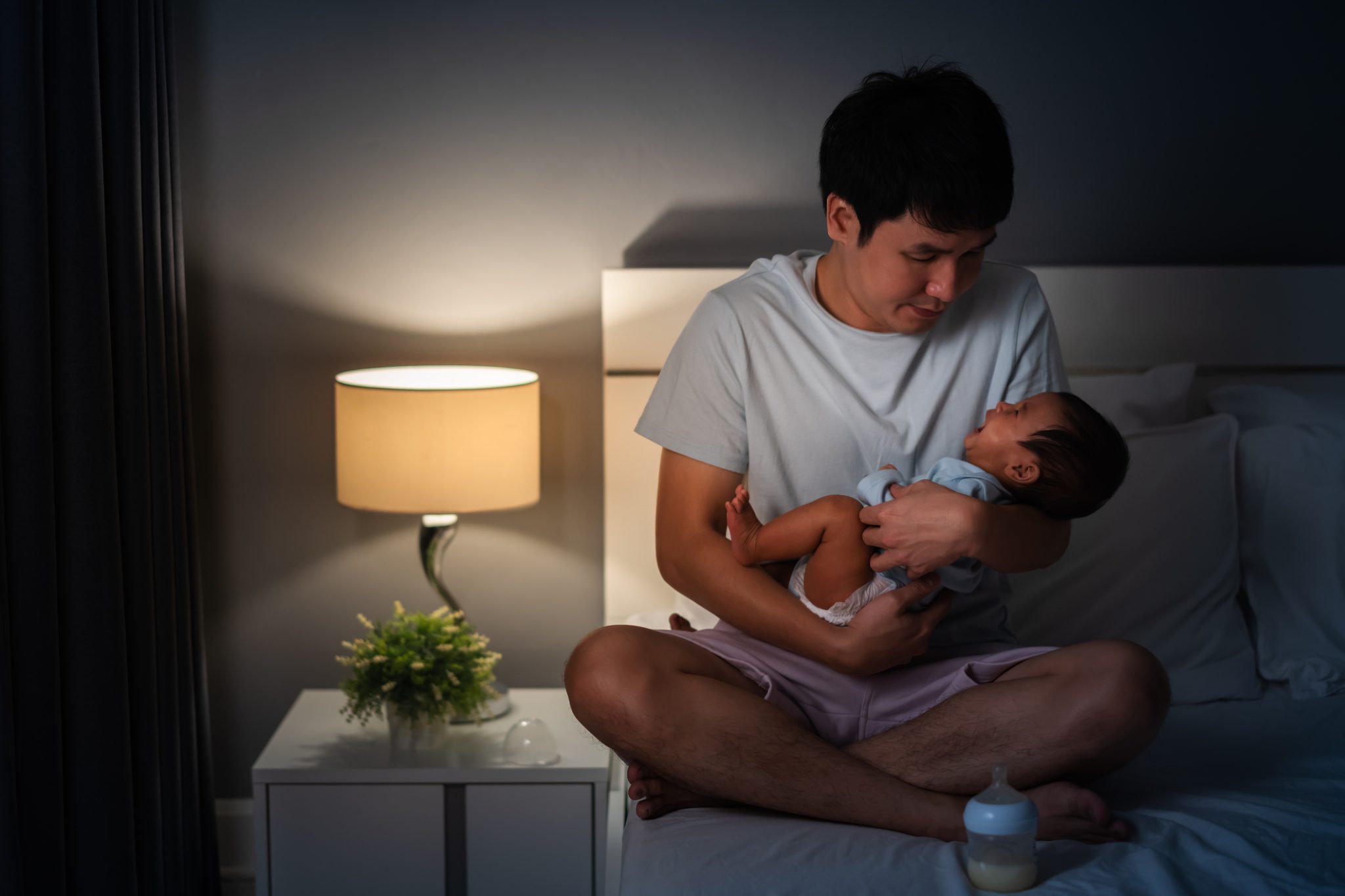 Bébé pleure la nuit : comment reconnaître une terreur nocturne ou un simple cauchemar, et réagir efficacement selon les spécialistes