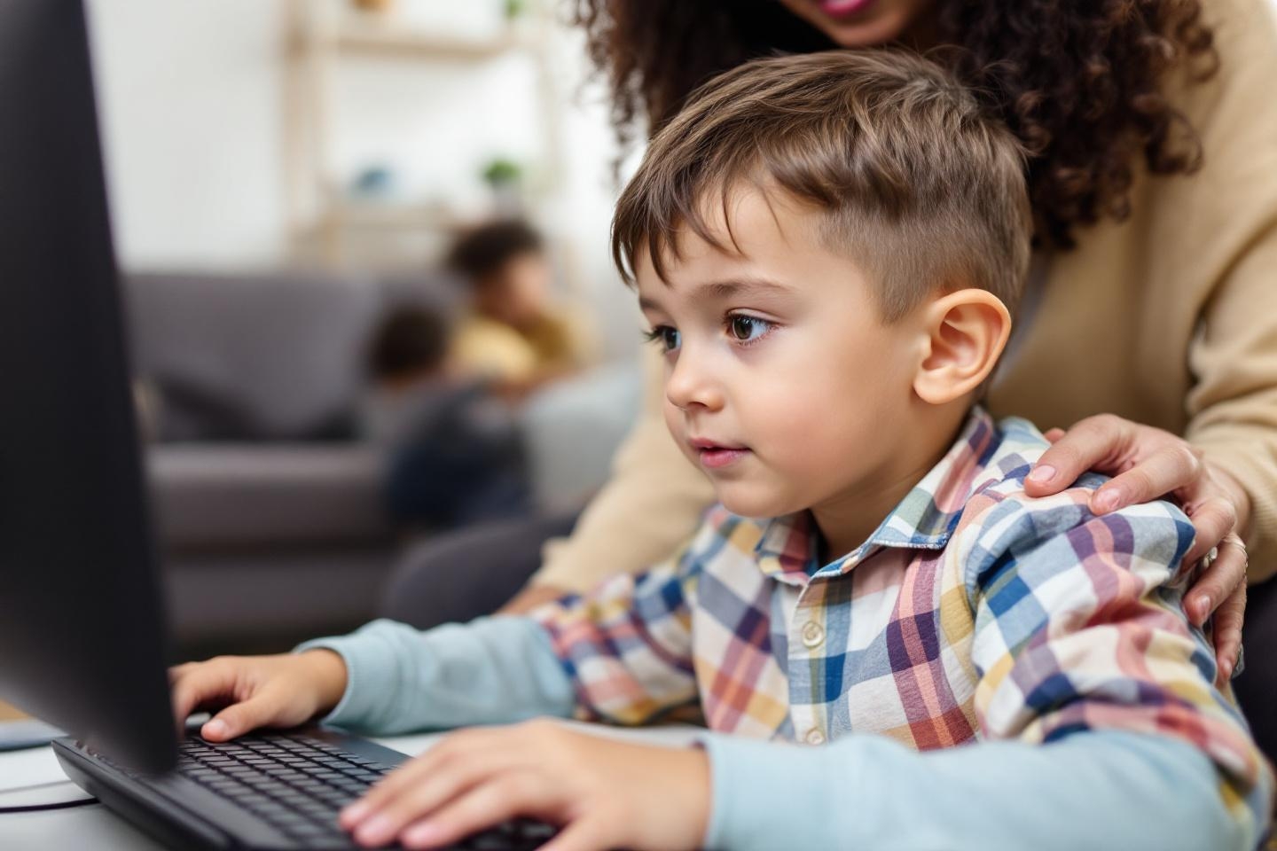 Intelligence artificielle et devoirs : comment instaurer des règles claires à la maison pour soutenir l’apprentissage et prévenir les abus