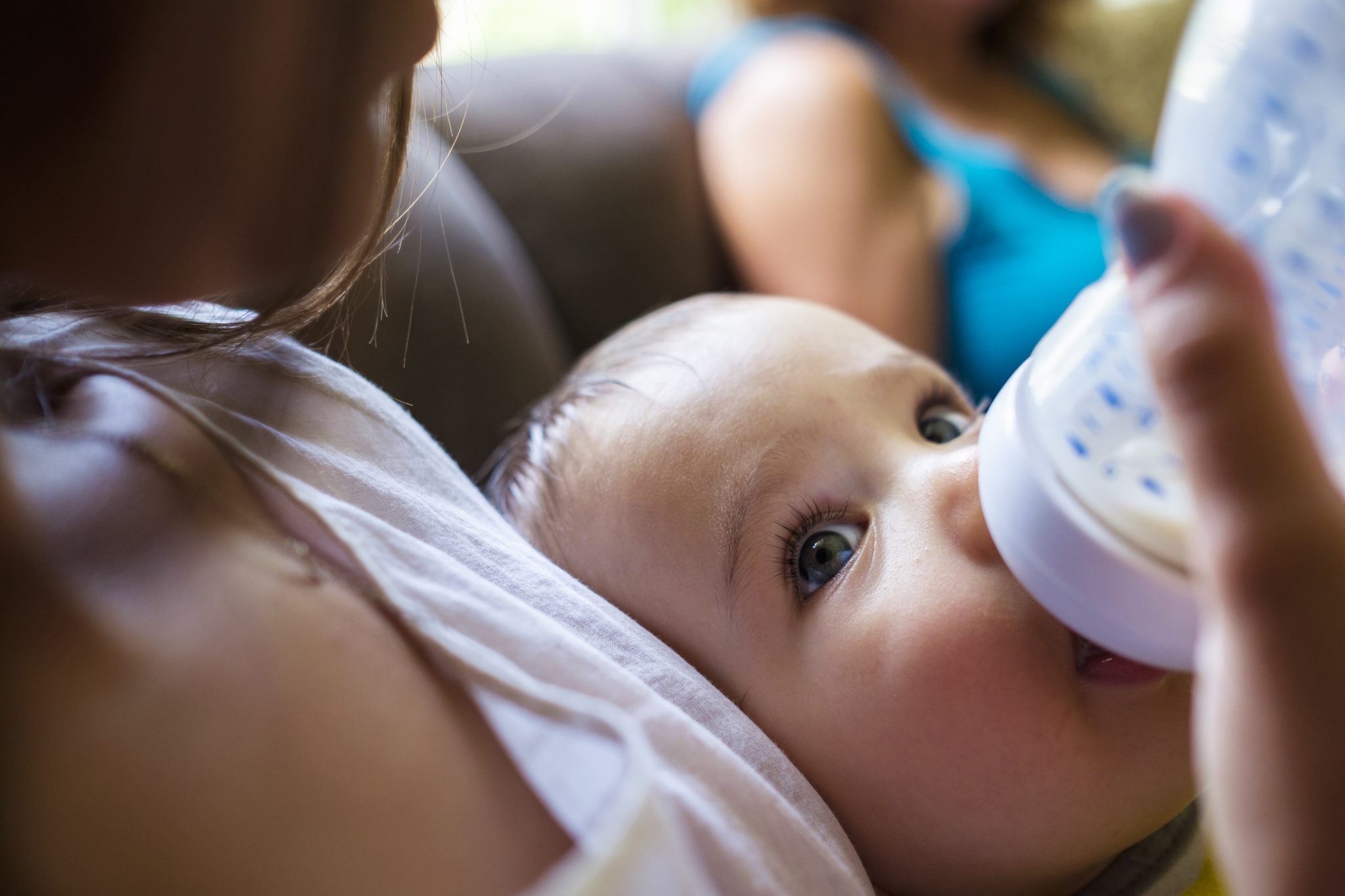 Comment éviter les caries du biberon chez bébé ? Les conseils efficaces pour protéger ses premières dents