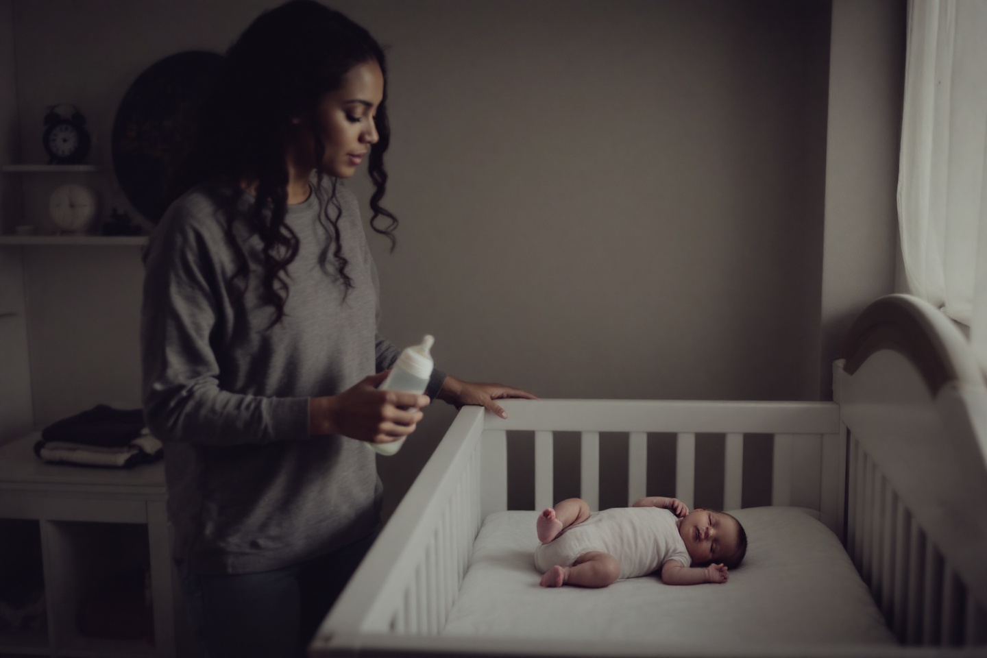 Faut-il réveiller son bébé pour les biberons ou les tétées ? Ce que recommandent vraiment les pédiatres selon l’âge et la croissance