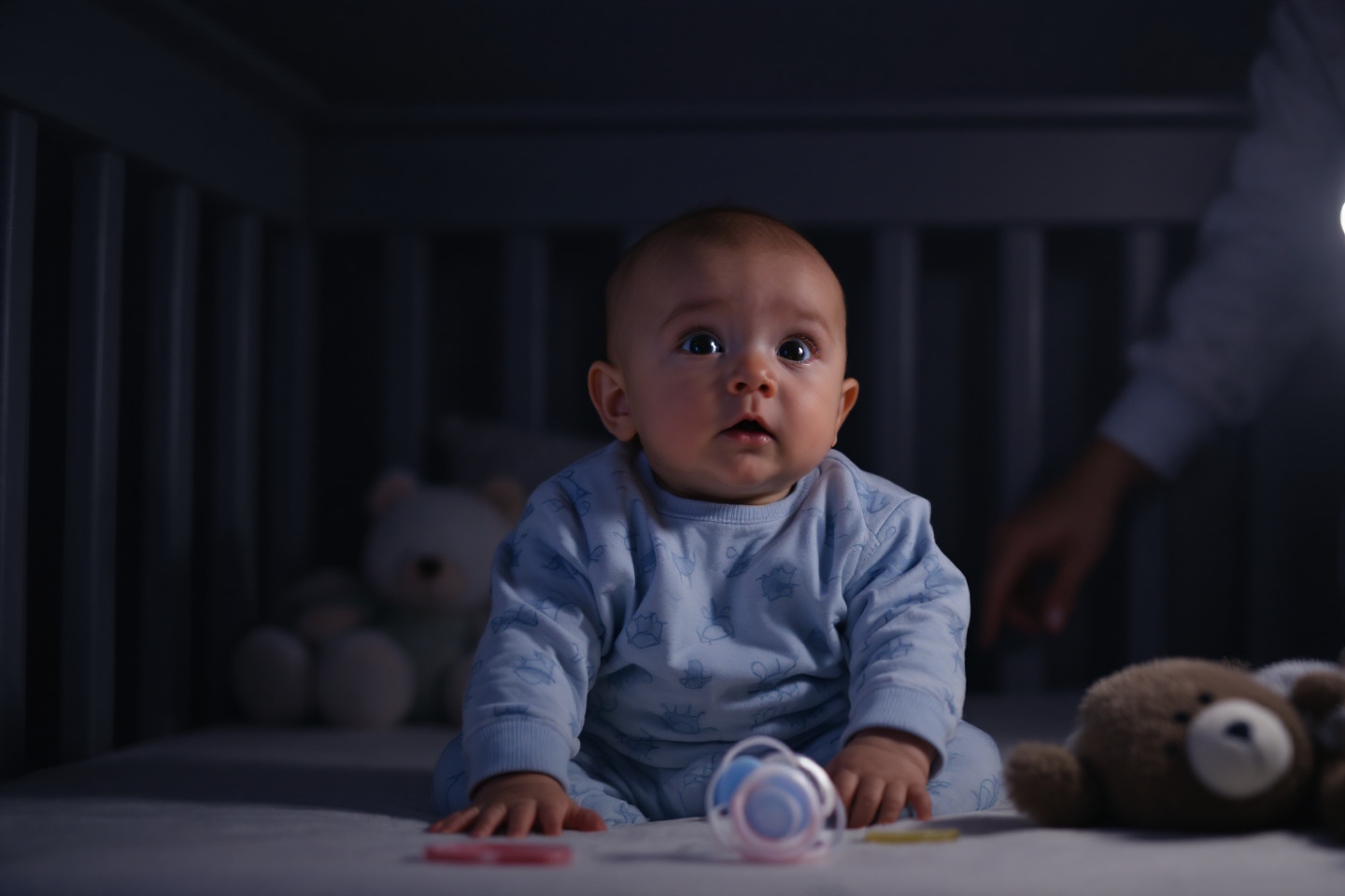 Pourquoi bébé se réveille en pleine nuit ? Les causes fréquentes et les réponses efficaces des spécialistes